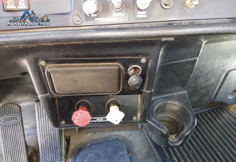 2002 Peterbilt 378 photo 81