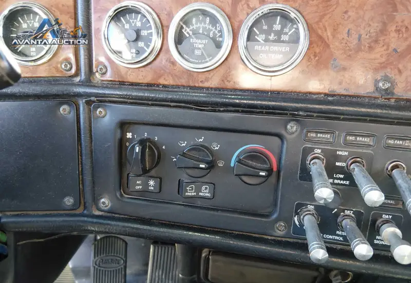 2002 Peterbilt 378 photo 86