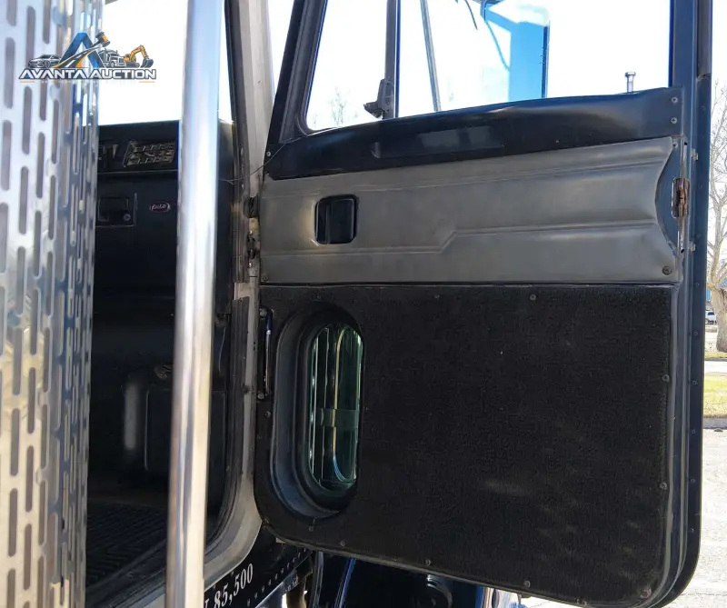 2002 Peterbilt 378 photo 93