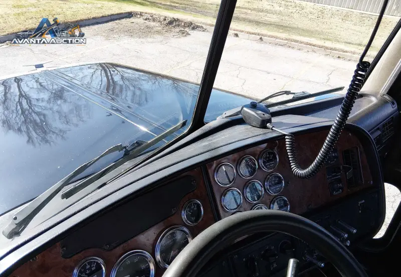 2002 Peterbilt 378 photo 76