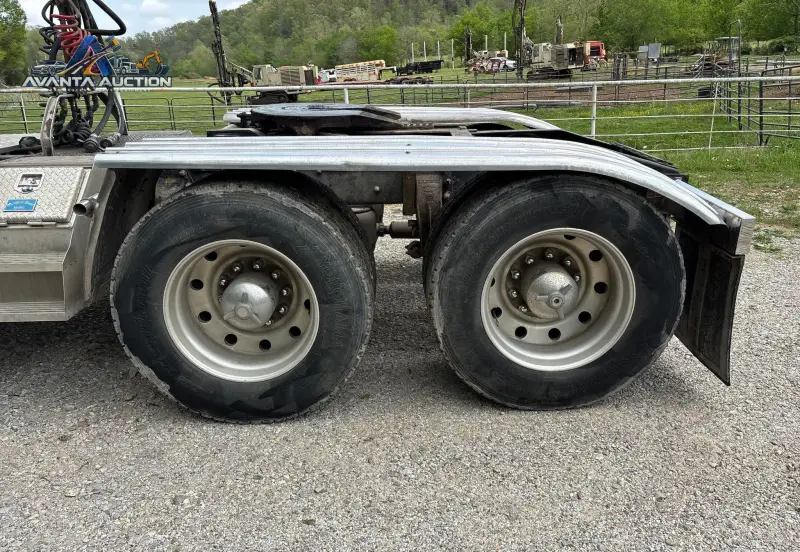 1981 Peterbilt 359 photo 35