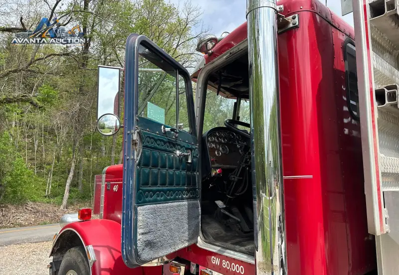1981 Peterbilt 359 photo 57