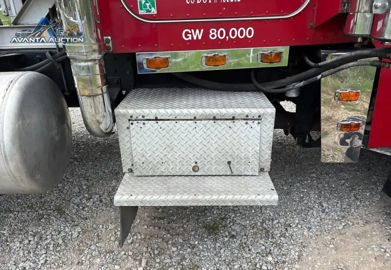 1981 Peterbilt 359 photo 17