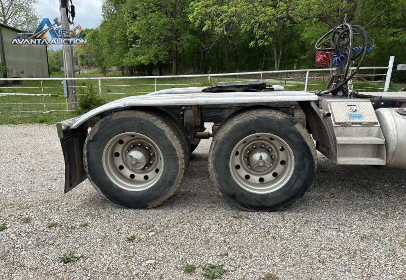 1981 Peterbilt 359 photo 25