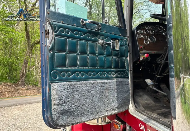 1981 Peterbilt 359 photo 58